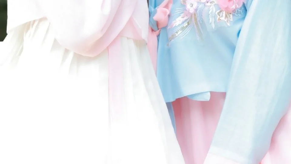 原创特色视频投稿第一站、糖心小小绘、视频教程：场景与人物关系视频观察｜九九精品火热视频封面